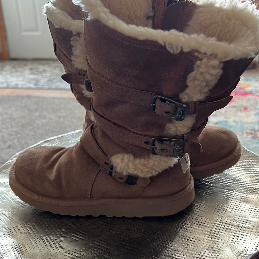 UGG